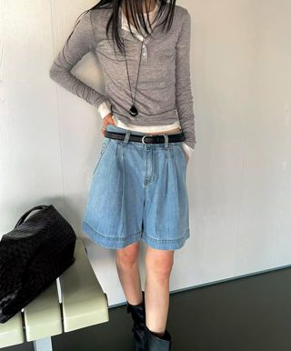 灰色