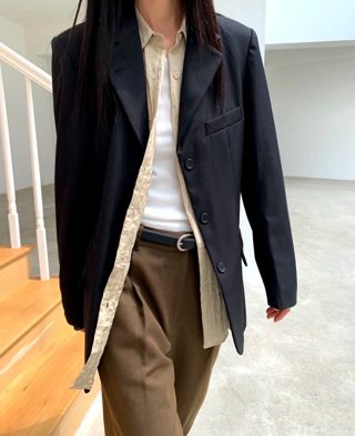 黑色