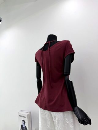 酒红色