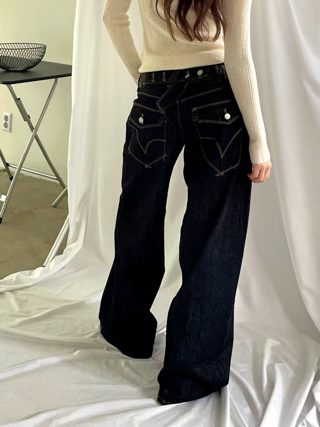 深蓝色