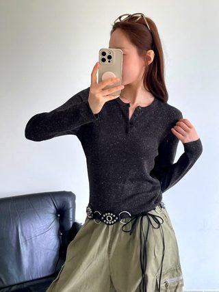 黑色