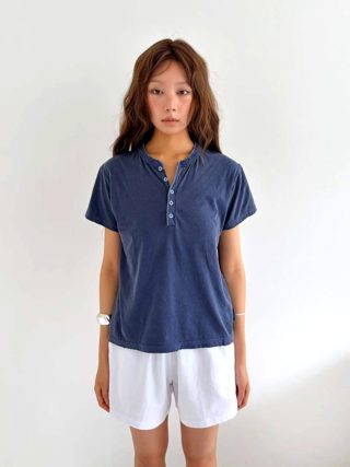 深蓝色