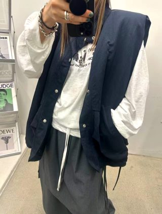深蓝色