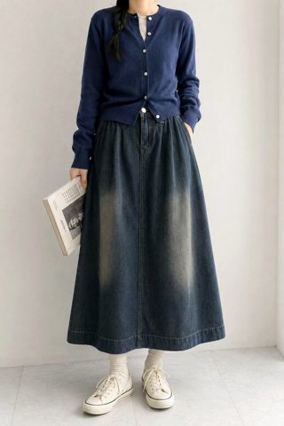 深蓝色