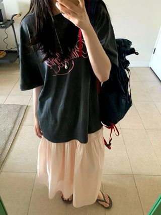 黑色