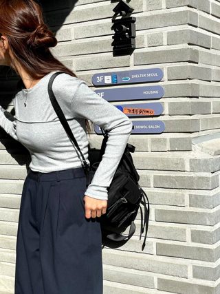 灰色