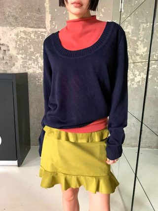 深蓝色