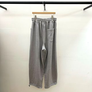 灰色