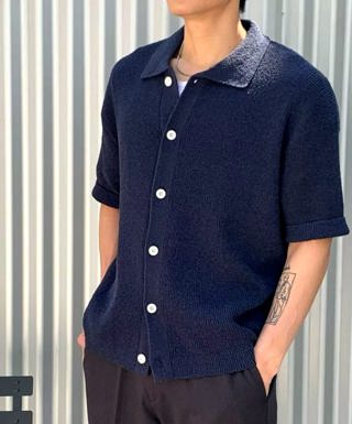 深蓝色