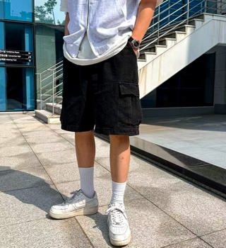黑色