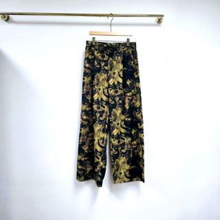深蓝色
