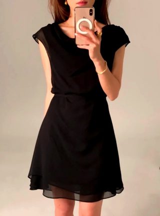 黑色