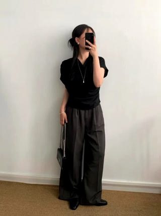 黑色