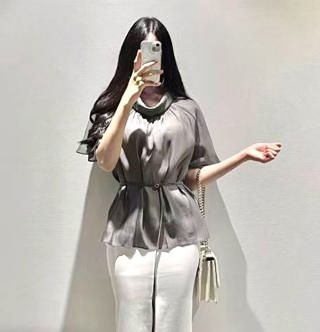 灰色