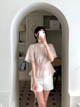 浅粉色