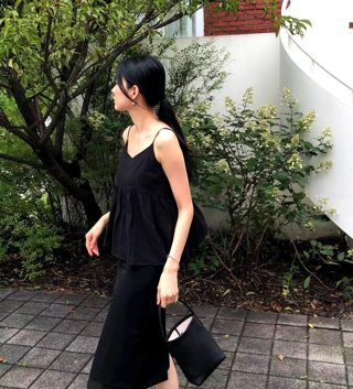 黑色