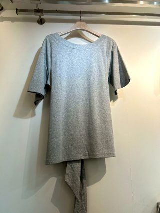 灰色