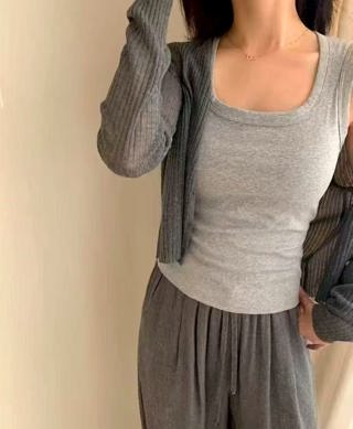 灰色