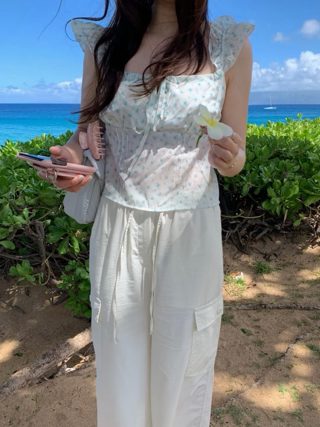 浅蓝色