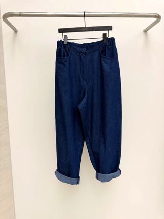 深蓝色