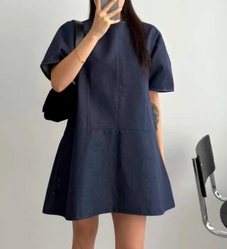 深蓝色