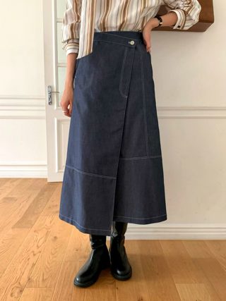 深蓝色