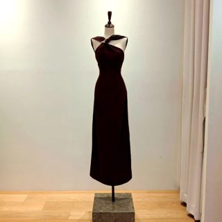 酒红色