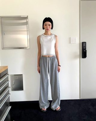 灰色