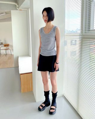 灰色