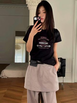 黑色