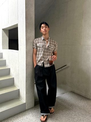 黑色