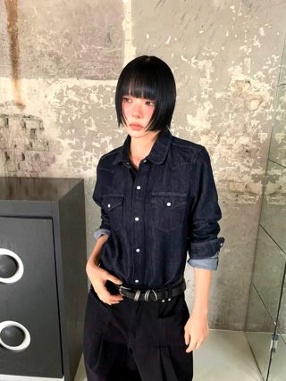 深蓝色