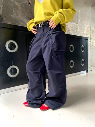 深蓝色