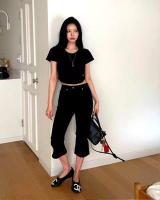黑色