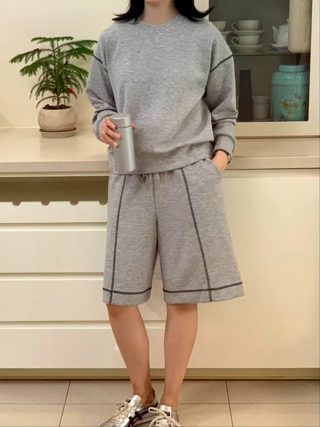 灰色