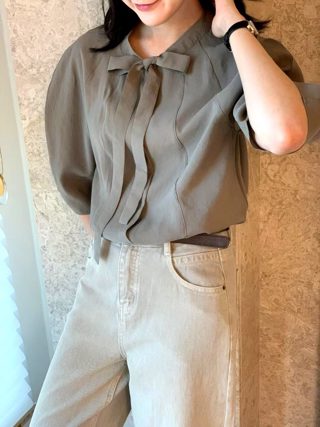 灰色