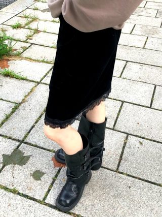 黑色