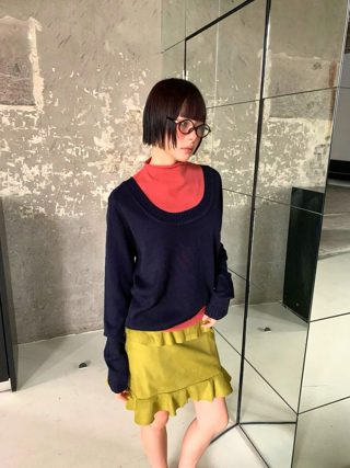 深蓝色