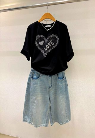 黑色