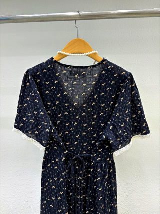 深蓝色