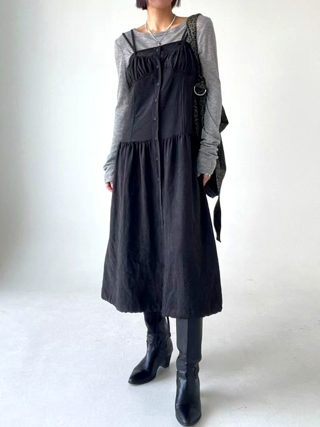 黑色