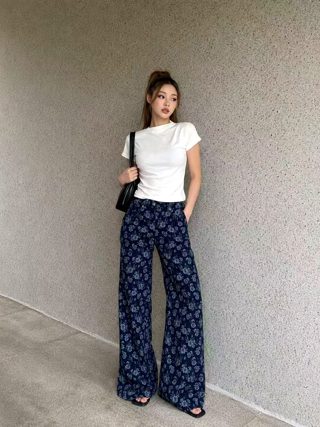 深蓝色