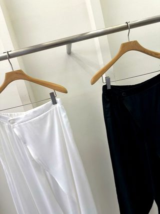 黑色