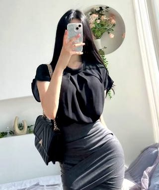 黑色