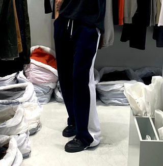 黑色