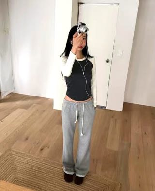 黑色