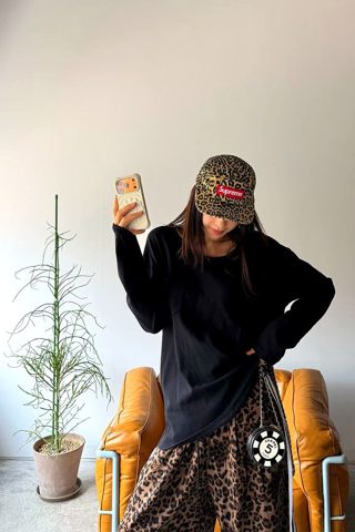 黑色