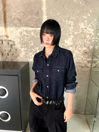 深蓝色