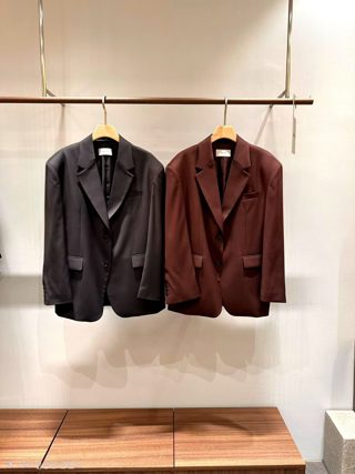 黑色