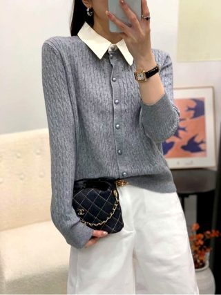 灰色